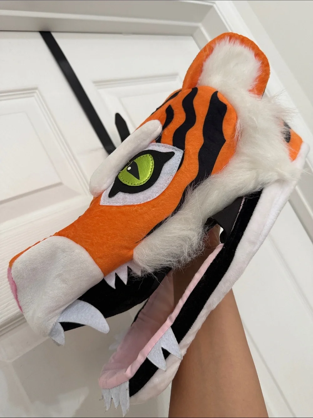 Elope adult tiger jaw some hat